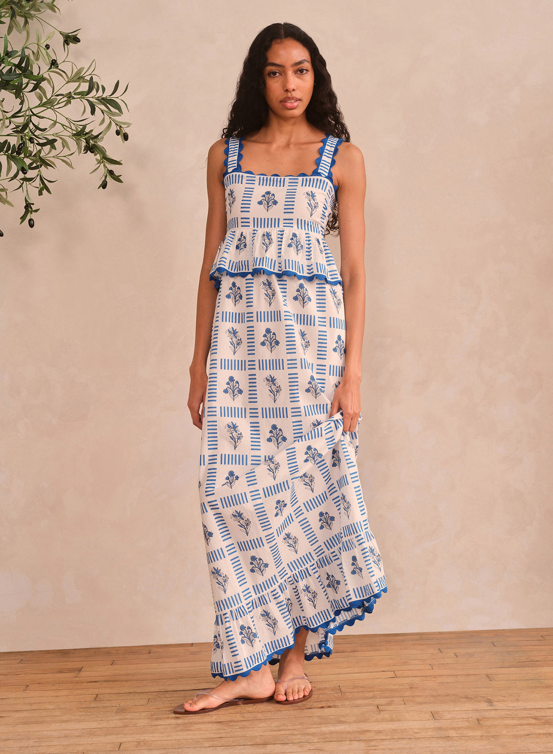 Saylor Vonda Dress Blue Floral / M Saylor Vonda Dress Blue Floral / M