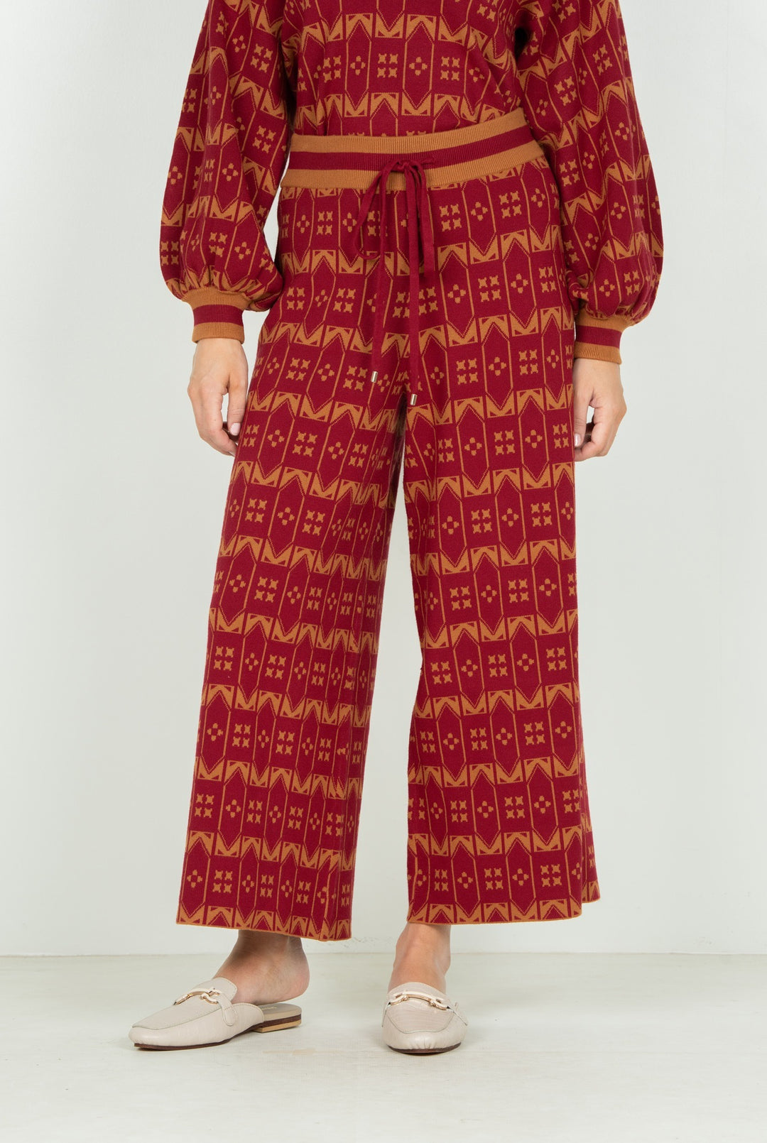 Emily McCarthy Teddy Crop Trouser - Capri by Sunset & Co.