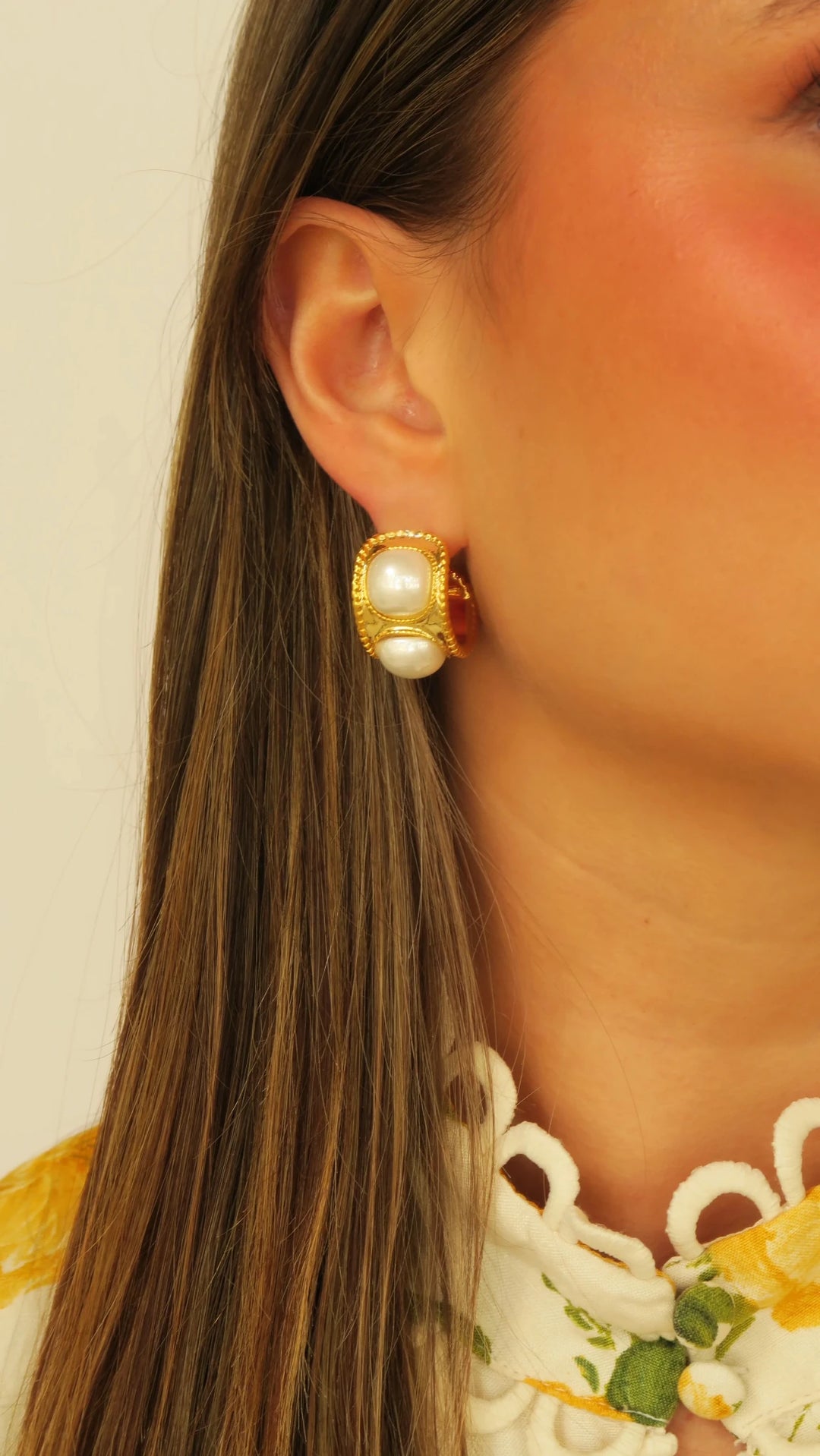 Accessory Concierge Diana Hoops - Capri by Sunset & Co.