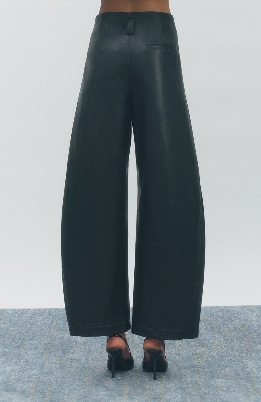 Maude Club Jagger Pants - Capri by Sunset & Co.