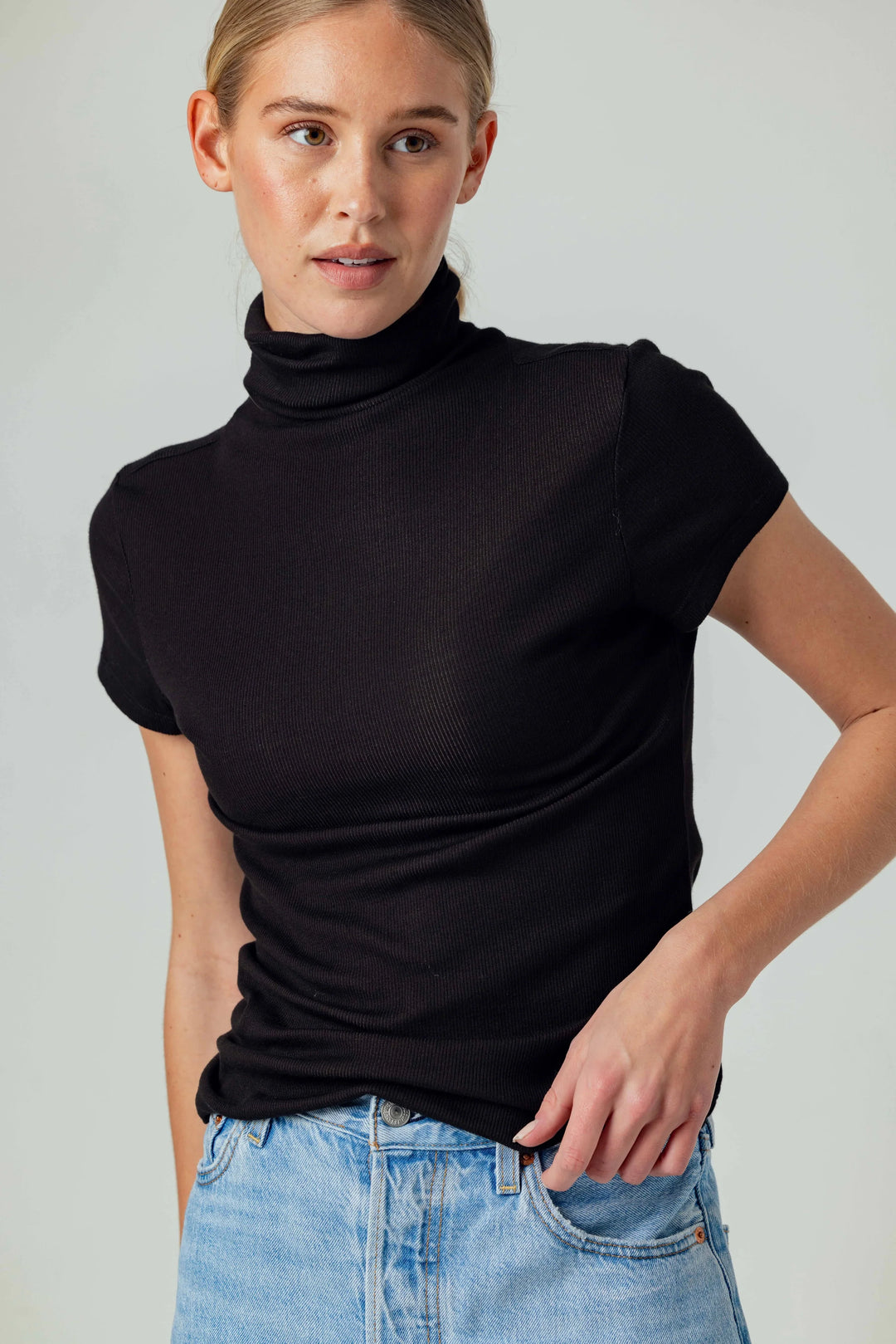 Sundays Archer Tee - Capri by Sunset & Co.